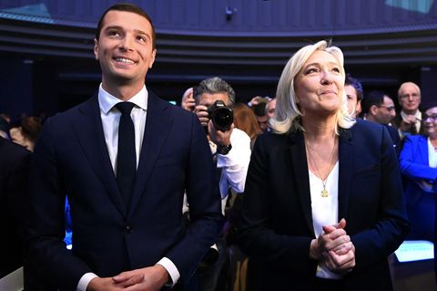 Jordan Bardella (l) und Marine Le Pen