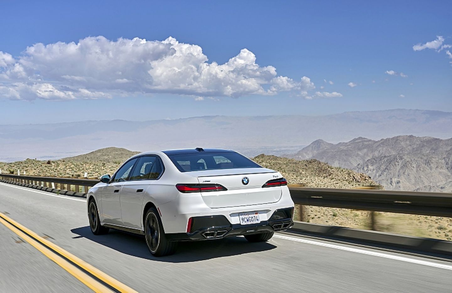 BMW 760i xDrive 2023