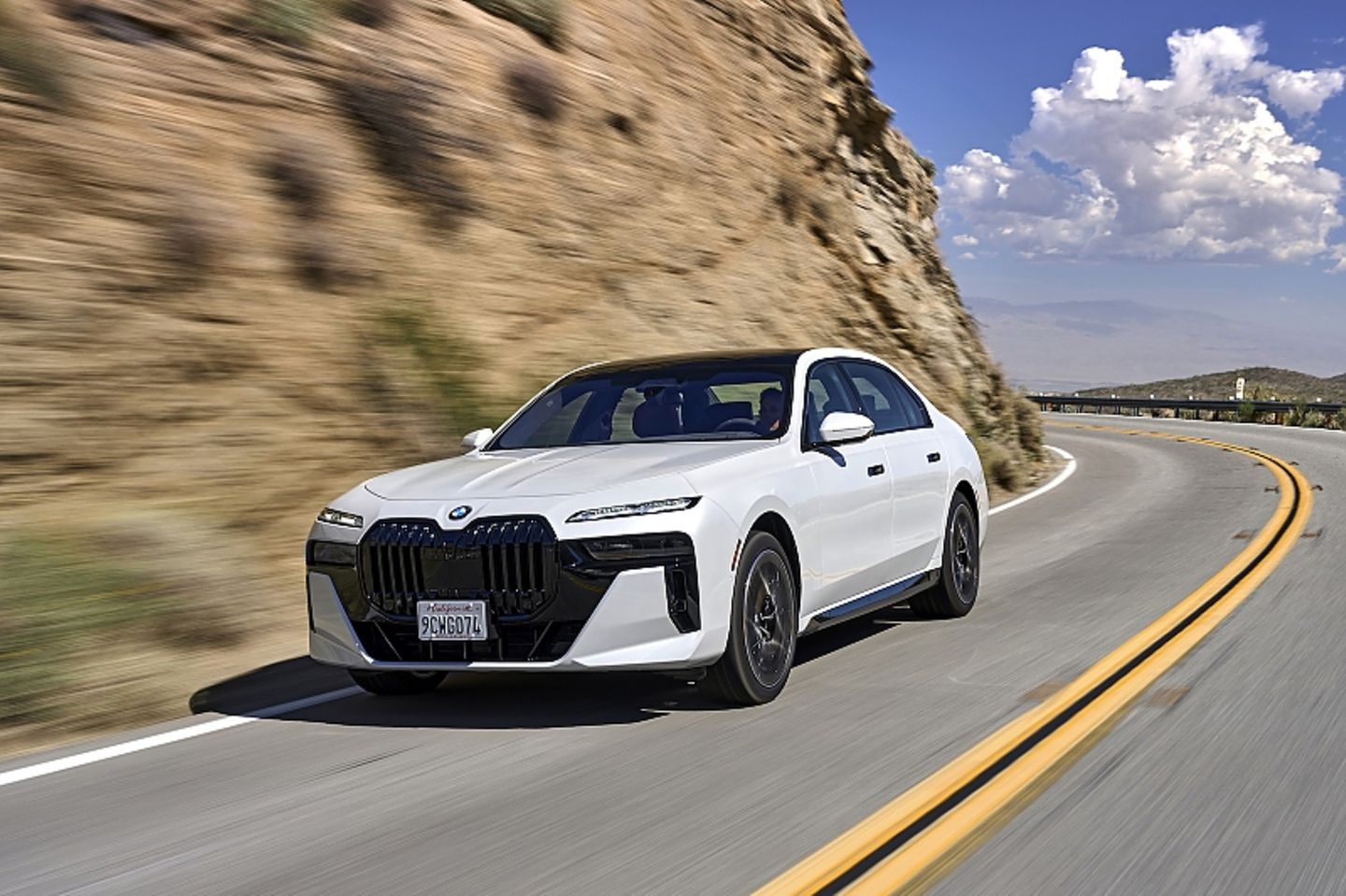 BMW 760i xDrive 2023