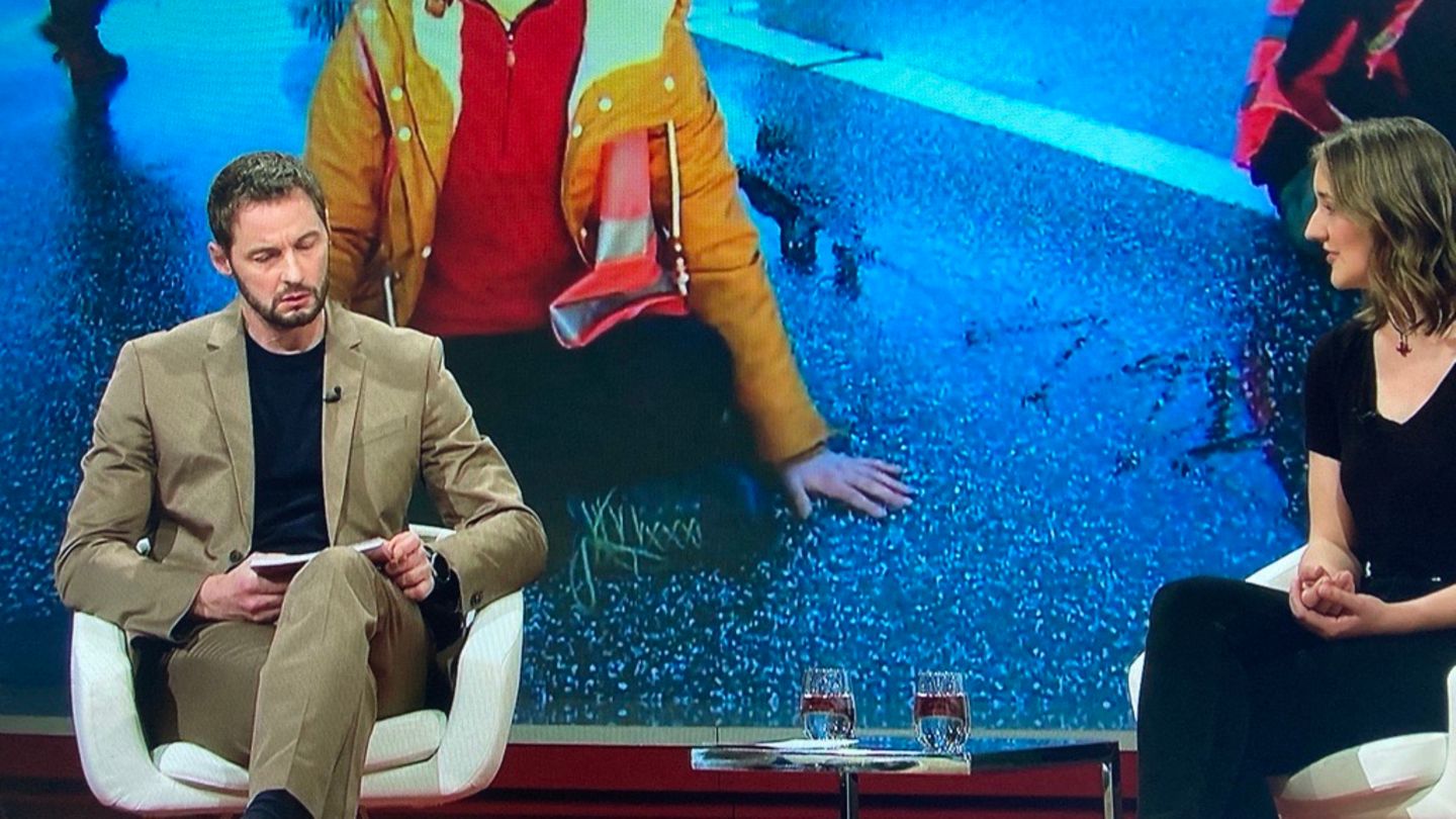 Carla Rochel, Aktivistin der "Letzen Generation", im Studio von stern TV