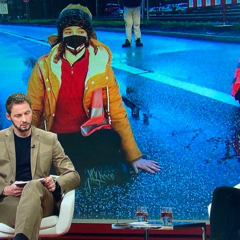 Carla Rochel, Aktivistin der "Letzen Generation", im Studio von stern TV