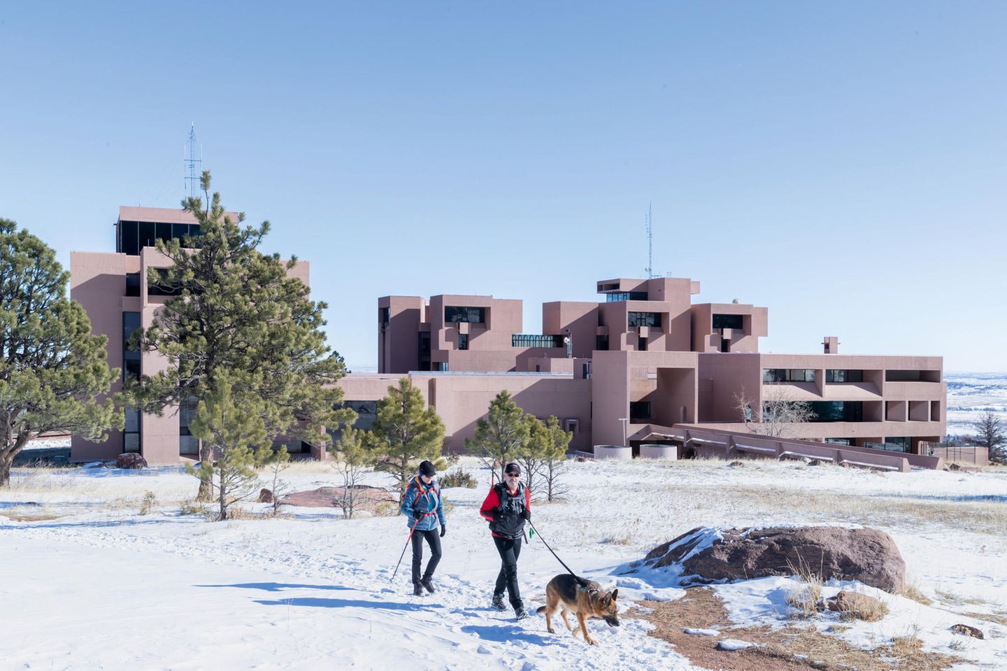 Das National Center for Atmospheric Research ist ein US-amerikanisches Forschungsinstitut aus dem Bereich der Atmosphärenwissenschaften und hat seinen Sitz in Boulder, Colorado. Der Komplex trägt den Namen Mesa Laboratory und wurde 1961 vom modernistischen Architekten I. M. Pei entworfen. Es war sein erstes Projekt außerhalb der Stadtbauplanung. 