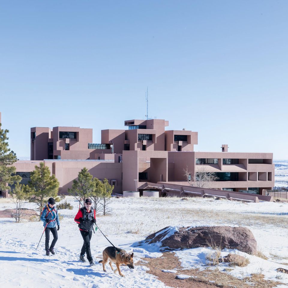 Das National Center for Atmospheric Research ist ein US-amerikanisches Forschungsinstitut aus dem Bereich der Atmosphärenwissenschaften und hat seinen Sitz in Boulder, Colorado. Der Komplex trägt den Namen Mesa Laboratory und wurde 1961 vom modernistischen Architekten I. M. Pei entworfen. Es war sein erstes Projekt außerhalb der Stadtbauplanung. 