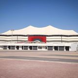 Das Al Bayt-Stadion liegt bei Al Khor, 35 Kilometer nördlich von Doha. Hier spielt die DFB-Elf ihre Gruppenspiele gegen Spanien (27.11.) sowie gegen Costa Rica (1.12.)  Kapazität: 60.000  Eröffnung: 2020  Spiele: Hier findet das WM-Eröffnungsspiel statt sowie fünf Gruppenspiele und jeweils ein Achtel-, Viertel- und Halbfinale.