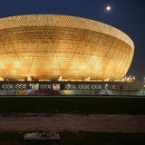 Das Lusail Stadion liegt in Lusail City, 20 Kilometer nördlich des Zentrums von Doha.  Kapazität: 80.000  Eröffnung: 2022  Spiele: Im größten WM-Stadion finden sechs Gruppenspiele, ein Achtelfinale, ein Viertelfinale, ein Halbfinale und das große WM-Finale 2022 statt.