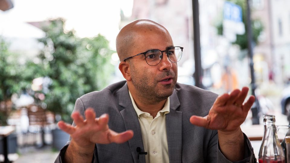 Arye Sharuz Shalicar bei einem Interview mit dem stern 2019