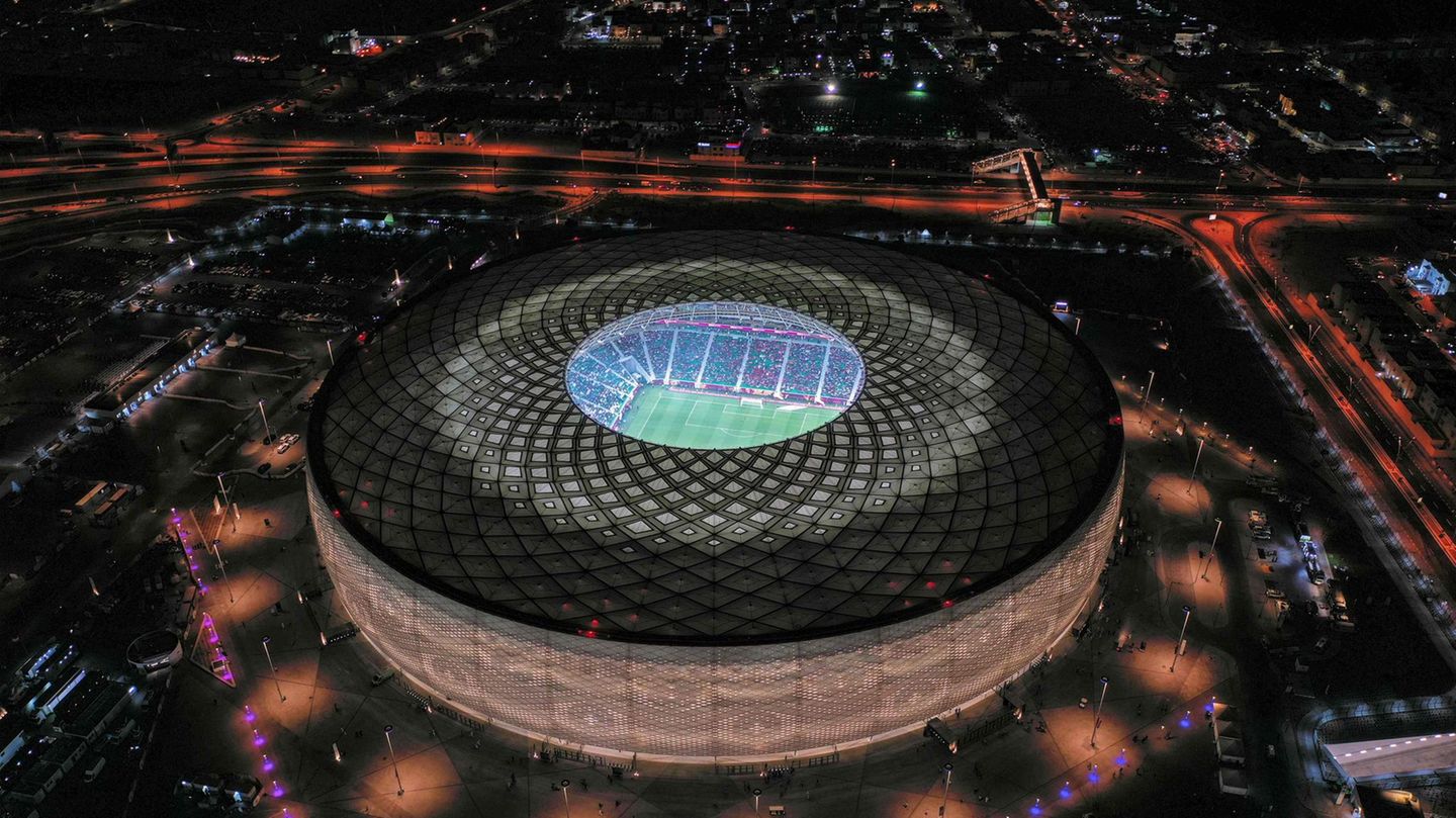 Das Stadion liegt 12 Kilometer südlich des Zentrums von Doha.  Kapazität: 40.000  Eröffnung: 2021  Spiele: sechs Gruppenspiele sowie ein Achtel- und ein Halbfinale.