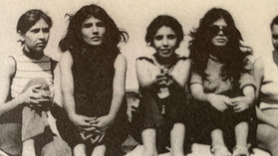 Shalicars Mutter (3.v.l.) mit muslimischen Freundinnen im Iran der 1970er Jahre vor der islamistischen Revolution