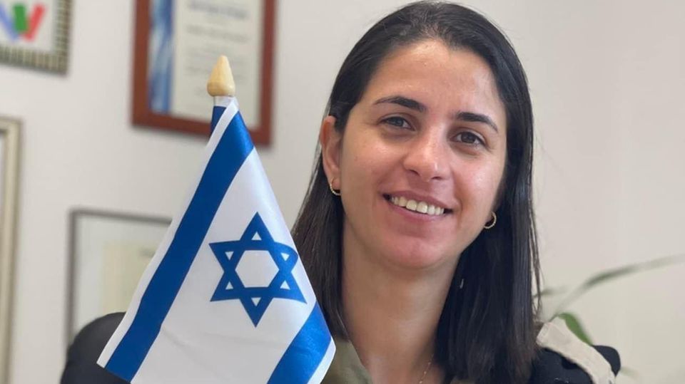 Muslimisch, lesbisch, Soldatin in der israelischen Armee: Ella Waweya Muslimisch, lesbisch, Soldatin in der israelischen Armee: Ella Waweya