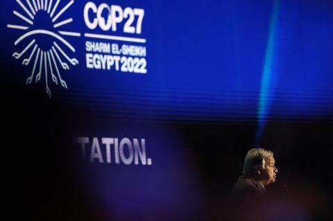 UN-Generalsekrezät António Guterres spricht während der Weltkimakonferenz in Sharm el-Sheikh . Während Politiker über das Weltklima diskutieren, sitzen viele ägyptische Klimaaktivisten im Gefängnis. 