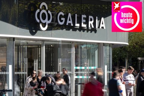 Das Logo von Galeria an der Schaufensterfront an der Hauptwache in Frankfurt