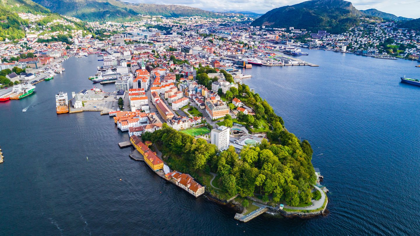Luftaufnahme der norwegischen Küstenstadt Bergen. Luftaufnahme der norwegischen Küstenstadt Bergen.