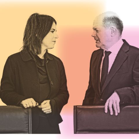 Annalena Baerbock und Olaf Scholz stehen sich gegenüber