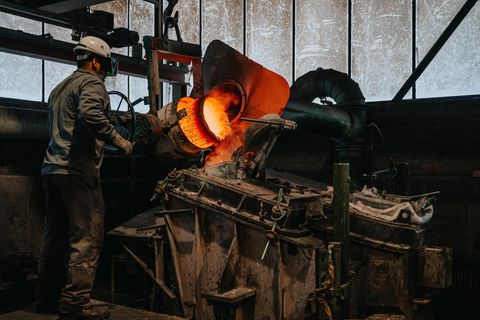 Produktion in der Solinger Gießerei Bögra