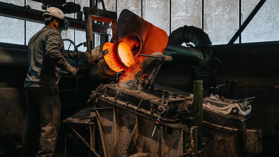 Produktion in der Solinger Gießerei Bögra