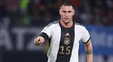 Niklas Süle  Note: 4,5  Süle war in vielen Aktionen aufmerksam, seine Konzentration ließ zum Ende der ersten Halbzeit aber nach, als er einmal über den Ball schlug. Brach dann gemeinsam mit dem ganzen Team ein.