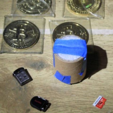 Die Beute wurde auf Datenträgern, als Bargeld und in Form von Edelmetallen beschlagnahmt