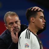 Jamal Musiala  Note: 2,5  Der 19-Jährige setzte zu Beginn kaum Akzente, wirkte auf der linken Außenposition etwas verloren. Seine Tempodribblings konnte er zunächst kaum einsetzen oder wurde robust gestoppt. Sorgte jedoch zunehmen für mehr Aufregung in der Hälfte der Spanier. Vergab die Riesenchance auf den Ausgleich, wo er hätte abspielen müssen. Er legte dann aber technisch gekonnt den Ball für Füllkrug bei dessen Treffer auf, wenngleich der Bremer ihm den Ball mehr oder minder vom Fuß nahm.