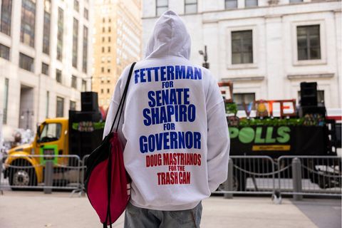 Pullover mit politischer Botschaft