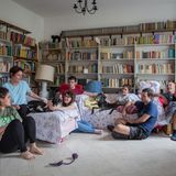 Familienporträt mit Windhunden in Mailand