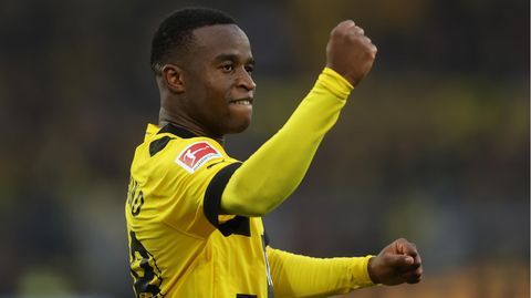 Yousoufa Moukoko  Note: kam zu spät rein, um noch bewertet zu werden