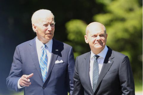 US-Präsident Joe Biden und Bundeskanzler Olaf Scholz beim G7-Gipfel auf Schloss Elmau im Juni