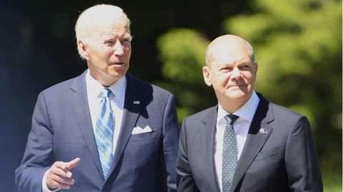 US-Präsident Joe Biden und Bundeskanzler Olaf Scholz beim G7-Gipfel auf Schloss Elmau im Juni