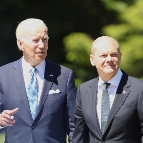 US-Präsident Joe Biden und Bundeskanzler Olaf Scholz beim G7-Gipfel auf Schloss Elmau im Juni