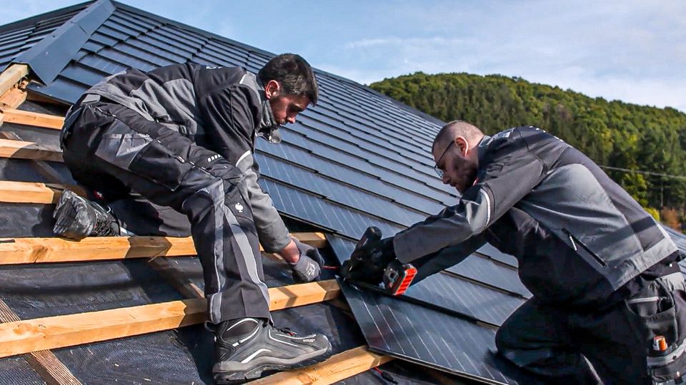 Dezente Alternative: Unauffällige Stromgewinnung: Die Vor- und Nachteile von Solarziegeln im Überblick Dezente Alternative: Unauffällige Stromgewinnung: Die Vor- und Nachteile von Solarziegeln im Überblick