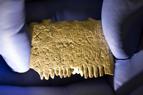 Gravierter Doppelkamm aus der Bronzezeit des alten Königreiches Juda