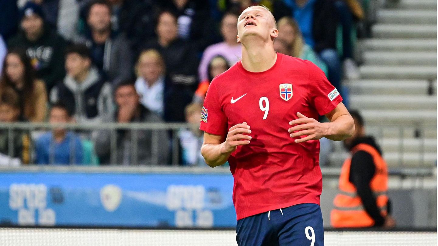 Erling Haaland, Norwegen  Auch der vielleicht beste Stürmer der Welt reicht nicht, um an einer WM teilzunehmen. Zwar steuerte Erling Haaland fünf Tore in sechs Partien für Norwegen bei, das reichte aber nur für den dritten Platz hinter den Niederlanden und der Türkei – letztere scheiterte in den Play-offs an Portugal.
