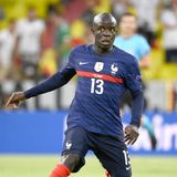 N'golo Kanté, Frankreich  Ebenso wie Pogba ist auch N'golo Kanté im Mittelfeld der Franzosen eigentlich gesetzt. Doch der Spieler des Chelsea FC verletzte sich bereits früh in der Saison am Oberschenkel und musste operiert werden. Bereits Mitte Oktober war klar, dass Kanté die Fußball-WM in Katar verpassen wird
