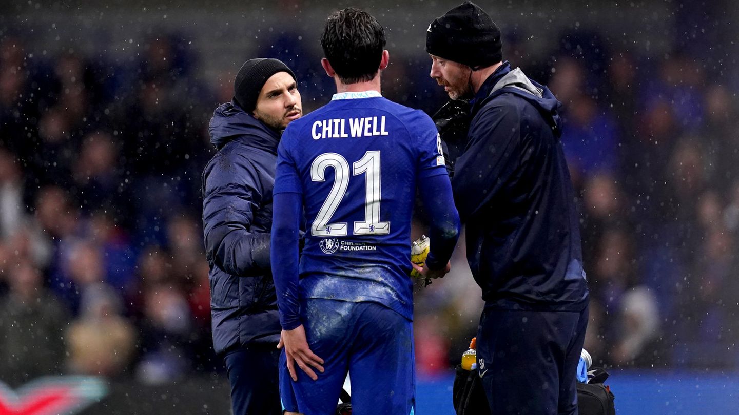 Ben Chilwell, England  Es zwickt im Oberschenkel beim englischen Außenverteidiger Ben Chilwell. Im Champions-League-Spiel in Zagreb musste der 25-Jährige verletzt vom Platz, sein Verein Chelsea FC teilte im Anschluss mit, dass er sich eine "ernstahfte Verletzung" zugezogen hat. Eine Teilnahme an der WM ist unmöglich.