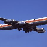 Die DC-8- 63CF D-ADIZ war die dritte und letzte für Atlantis, geliefert im Mai 1971, hier im Juni 1972 im Anflug auf Hamburg.