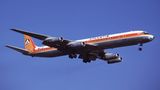 Die DC-8- 63CF D-ADIZ war die dritte und letzte für Atlantis, geliefert im Mai 1971, hier im Juni 1972 im Anflug auf Hamburg.