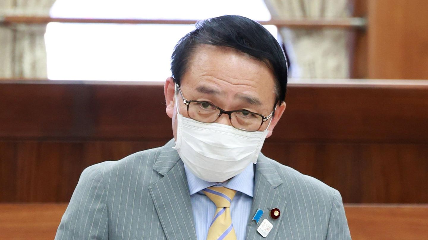 Japan's Justice Minister Yasuhiro Hanashi with a white mask