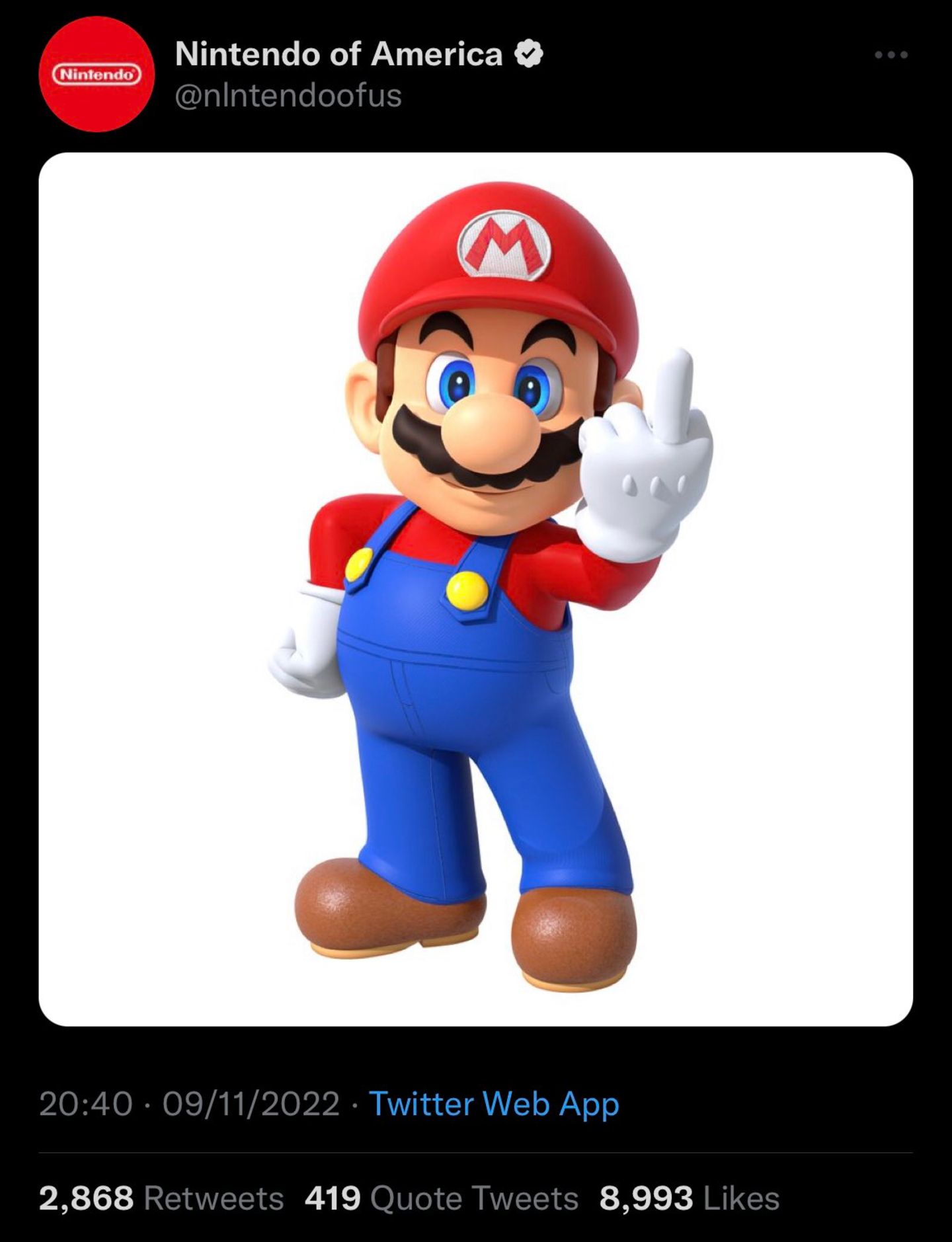 "Nintendo of America" erlaubte sich einen der ersten Streiche. Mit dem Mittelfinger grüßte der angebliche Mario seine Follower. Trotz blauem Haken ist der Account natürlich nicht der echte.