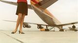 Werbefoto um 1970: eine Douglas DC-8-33 von der Fluggesellschaft Atlantis in Frankfurt