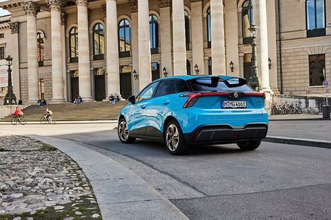 Der MG4 Electric in seitlicher Heckansicht