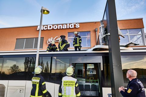 McDonald's-Logo mit Hinweis auf McDrive