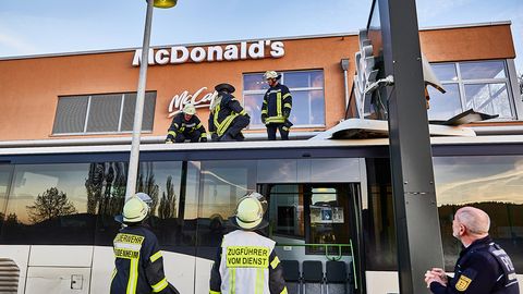 McDonald's-Logo mit Hinweis auf McDrive