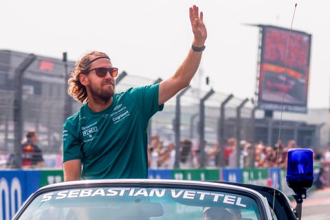 Sebastian Vettel winkt bei der Fahrerparade vor dem Rennen in Zandvoort im September