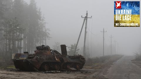 Ein zerstörtes russisches Militärfahrzeug in der Ukraine