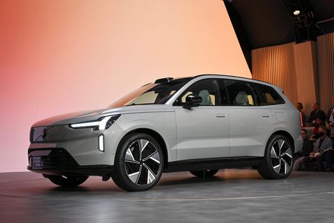 der Volvo EX90 bei seiner Premiere in Stockholm