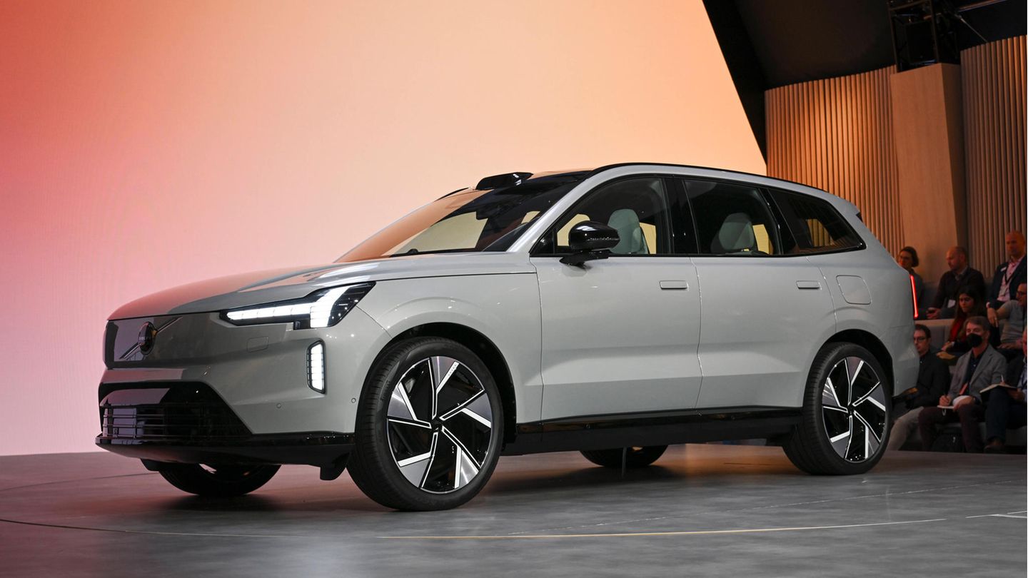 der Volvo EX90 bei seiner Premiere in Stockholm