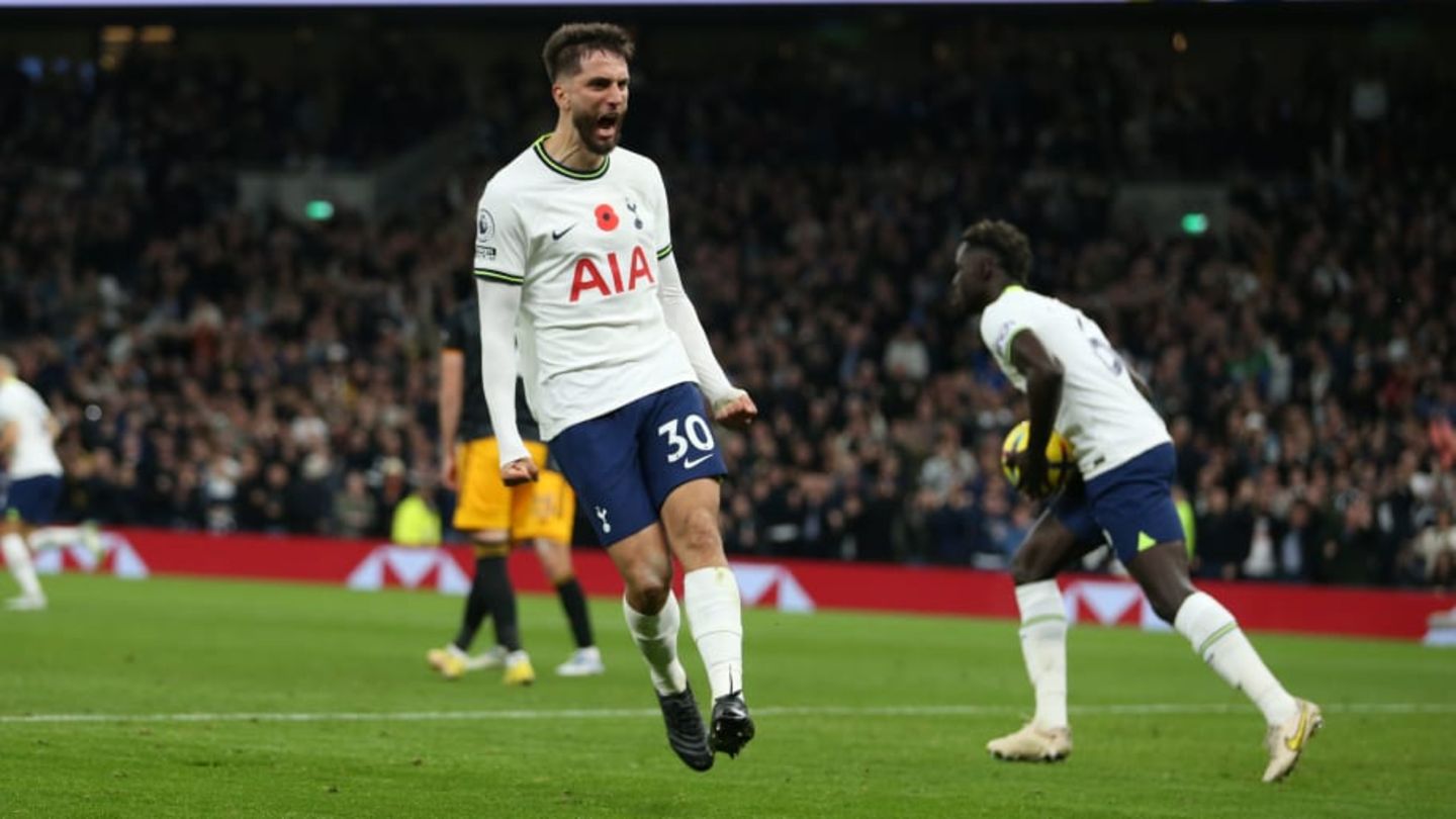 Tottenham Hotspur v Leeds United - Premier League