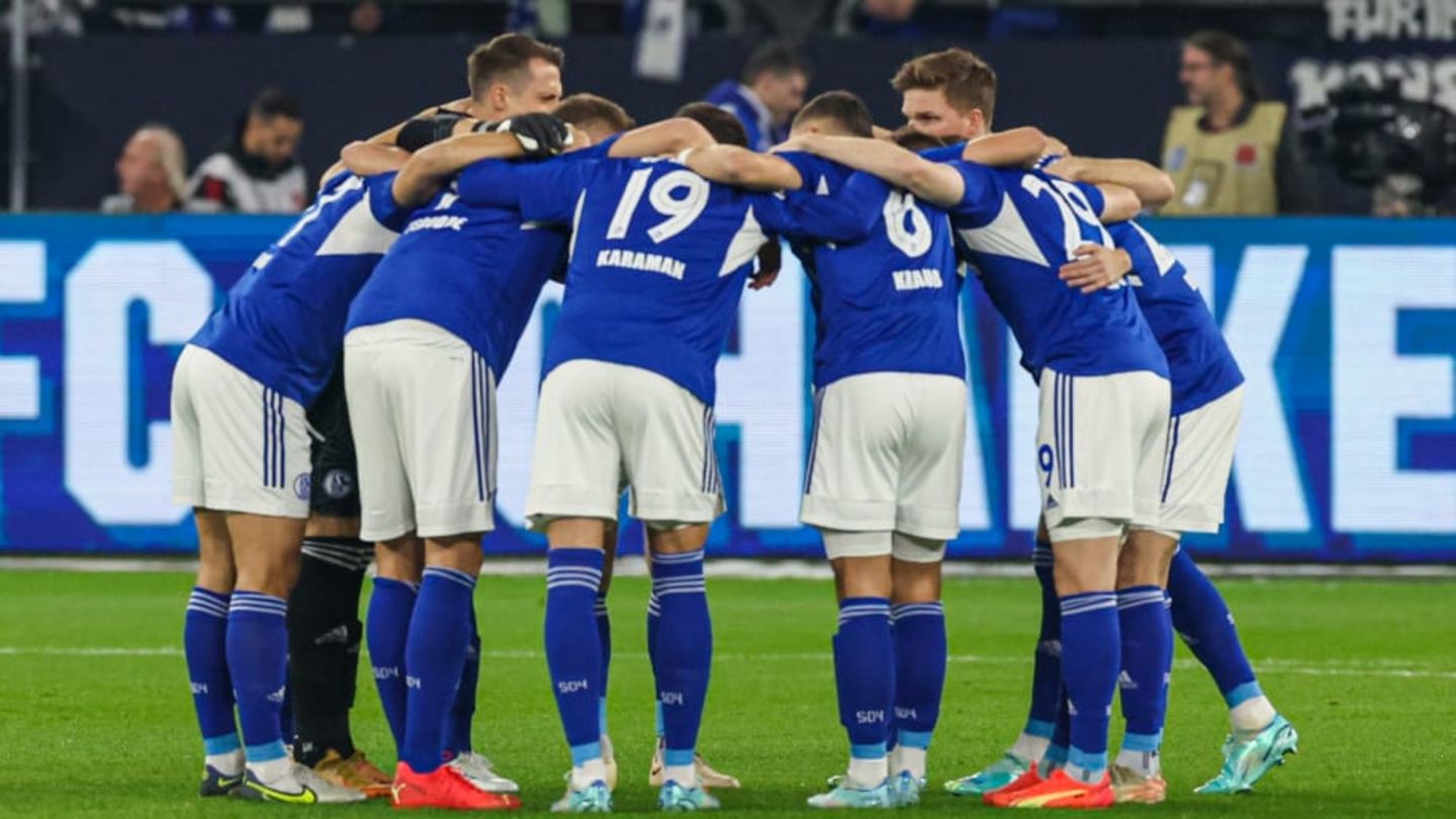 FC Schalke 04 v Bayern Munchen - German Bundesliga