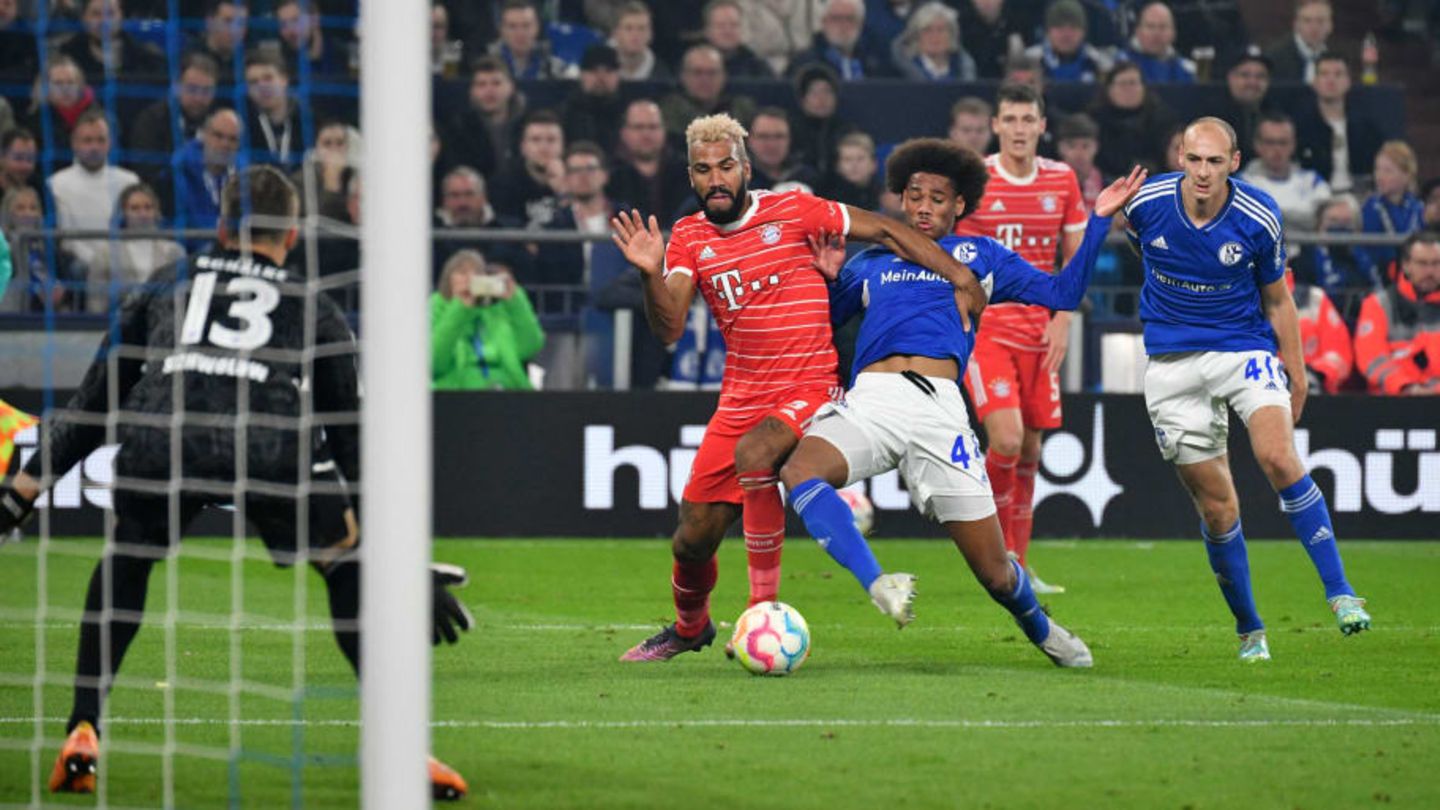Sané celebrates Bundesliga debut at Schalke – brother Leroy congratulates
