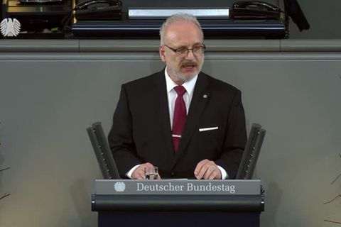 Video: Volkstrauertag: Lettischer Präsident mit eindringlichen Worten