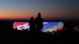 Sonnenuntergang und Allianz-Arena leuchten um die Wette